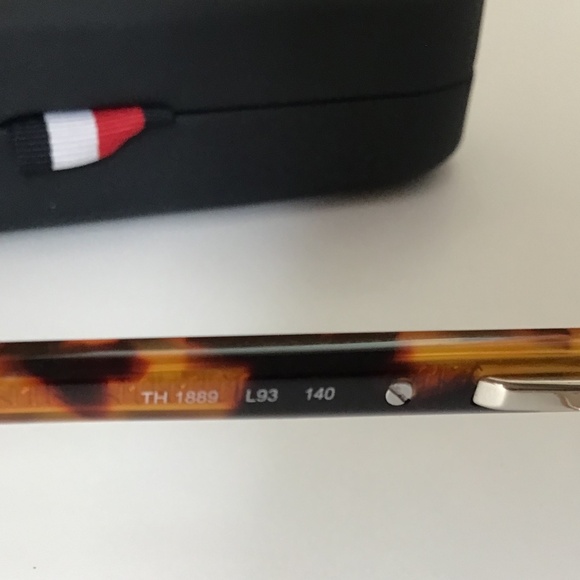 Tommy Hilfiger Glasses & Hard Case - Picture 4 of 15